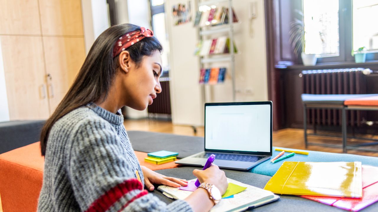 Ventajas de Estudiar FP Online Frente a la Formación Presencial